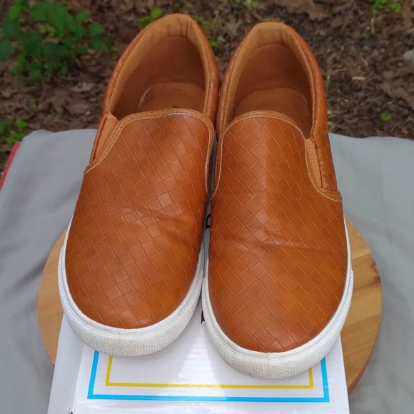 Pierre Dumas Weaved Whiskey Colored Slip On Sneakers Size 8 - Picture 3 of 9